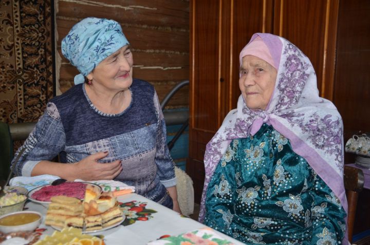 Накануне Дня матери Мукараме Закировой исполнилось 100 лет