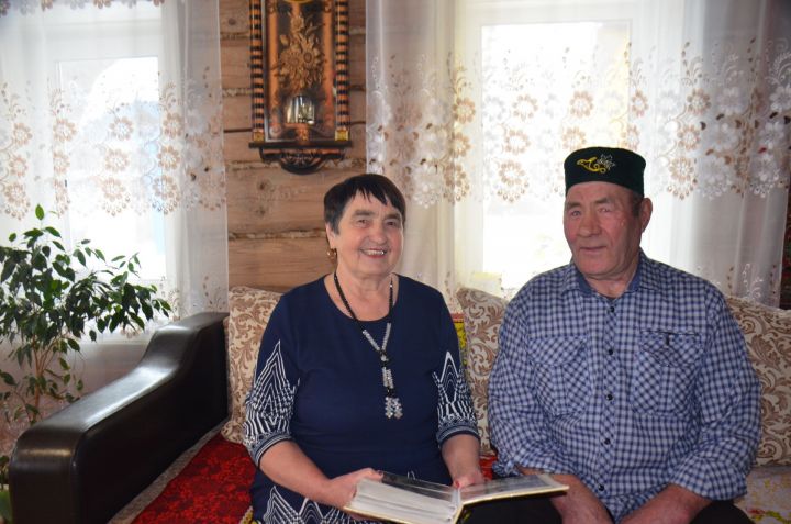 Раис и Танзиля Мухаметдиновы из Янга Аула отпраздновали золотую свадьбу