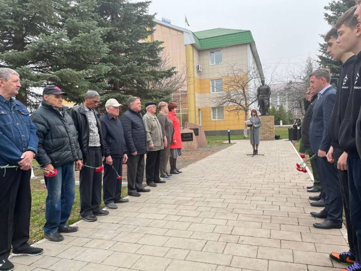 Видео: Туристы вручную запустили колесо обозрения у Чернобыльской АЭС - Российская газета