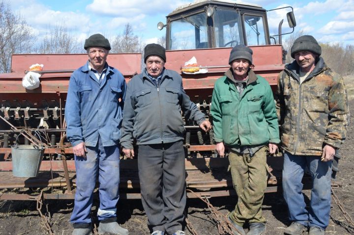 Район хуҗалыкларында чәчү эшләре дәвам итә