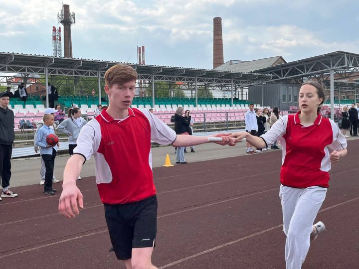 Эстафета Мира прошла на стадионе в Агрызе