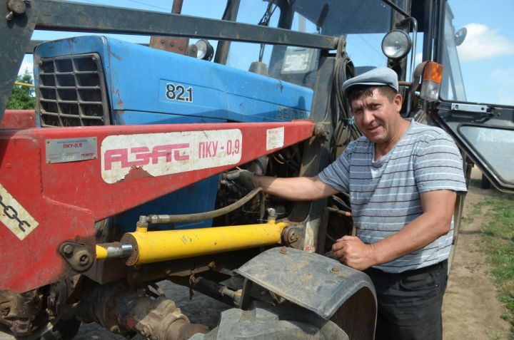 Механизатор общества «Навруз» Ленар Мухаметзянов с детства влюблен в деревню