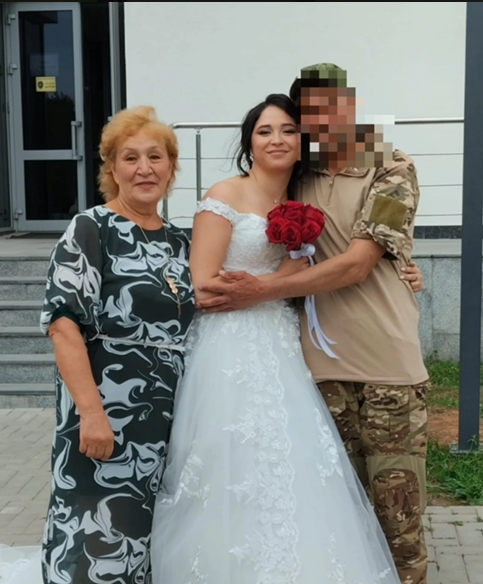 «Семья - это самое главное!»: в Агрызе участник СВО вернулся с линии фронта на свадьбу дочери