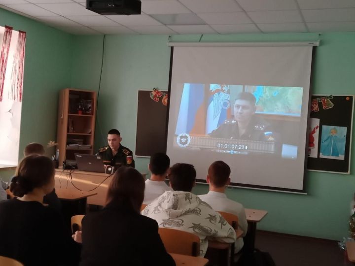В школе №3 прошла встреча с курсантом военного института