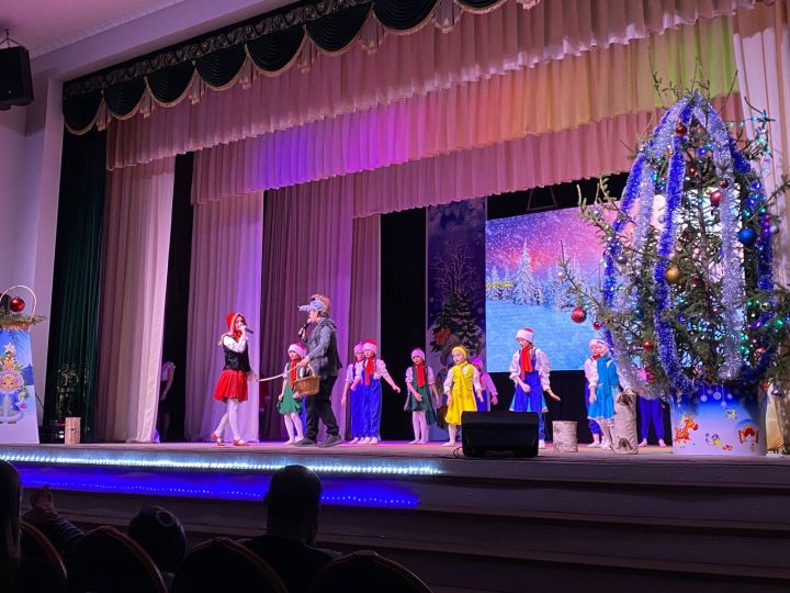В Агрызе сегодня пройдет новогоднее представление в рамках акции «Одаренным детям из глубинок»
