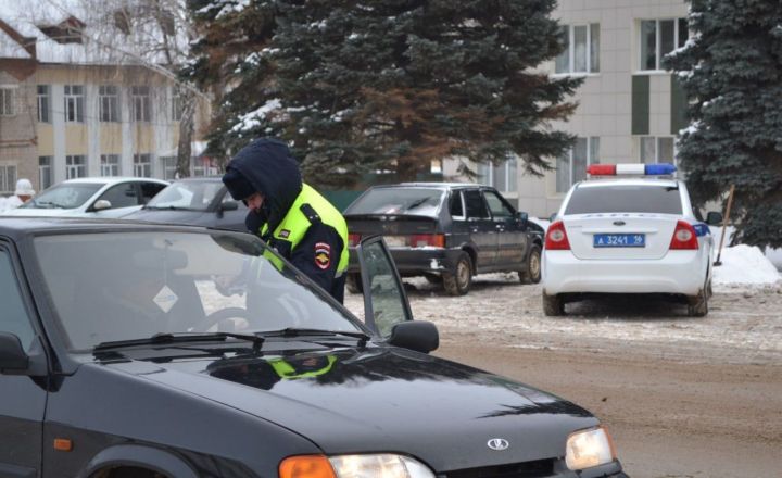 В Агрызе во время рейда «Тонировка» выявили 2 авто с тонированными стеклами