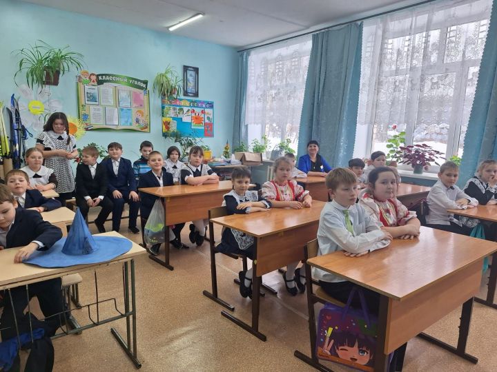 Учащиеся Красноборской школы сыграли в игру «Поле чудес»
