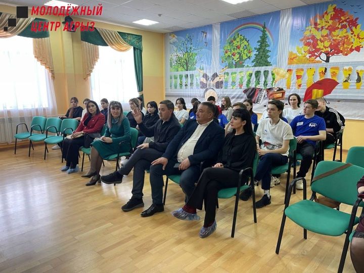 Глава Агрызского района встретился с активной молодежью