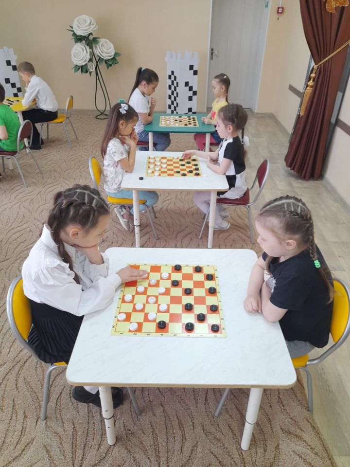 В Агрызе прошел муниципальный шашечный турнир «Юный шашист-2024»