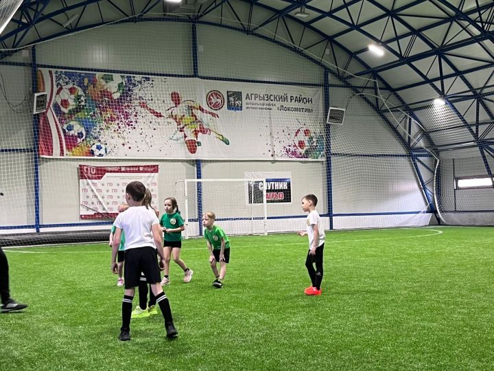 Дошколята Агрыза соревнуются в мини-футболе