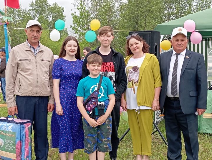 Исәнбай Сабан туенда Газизовлар гаиләсен хөрмәтләделәр