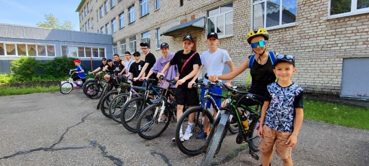 В честь Дня России студенты колледжа приняли участие в велопробеге по историческим местам Агрызского района
