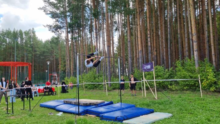 В Агрызе прошли соревнования по уличному виду спорта - воркаут