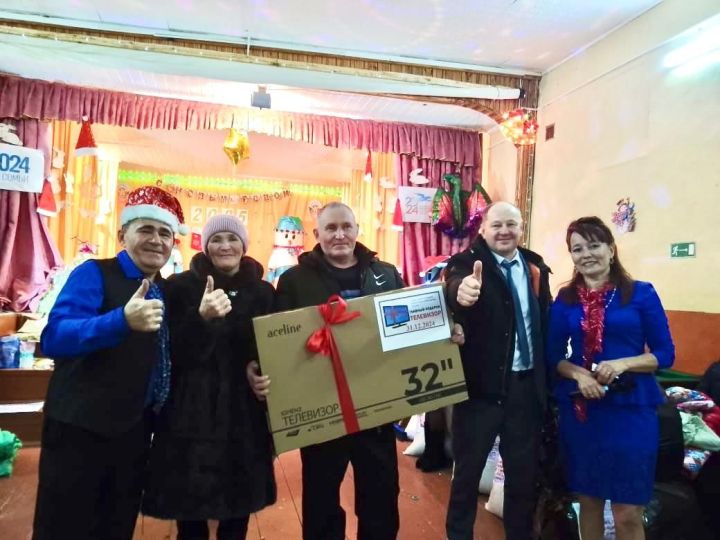 Авылларда Яңа ел балмаскарадында лотереяда кыйммәтле призлар уйнатылган