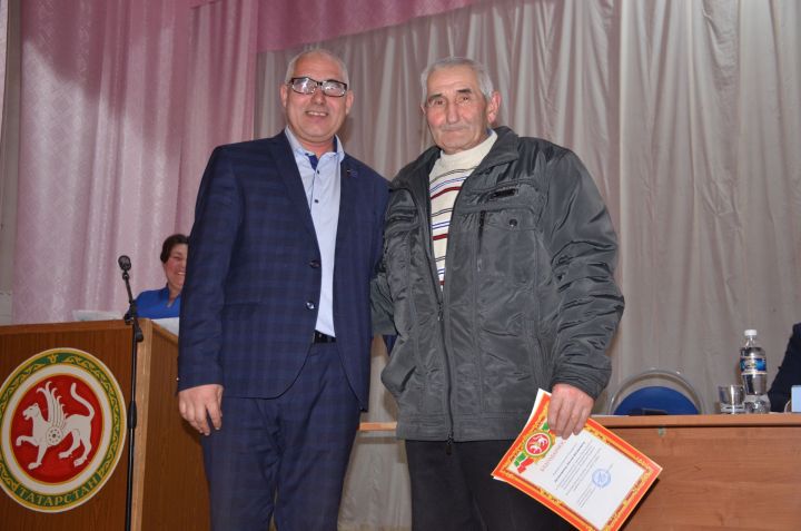 Кичкетаңда узган халык җыены бүләкләүләргә бай булды