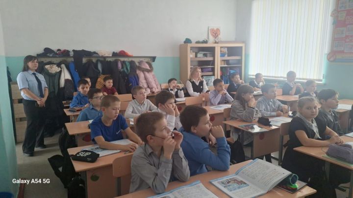 Учащиеся 4 класса гимназии №1 сыграли в викторину по правилам дорожного движения