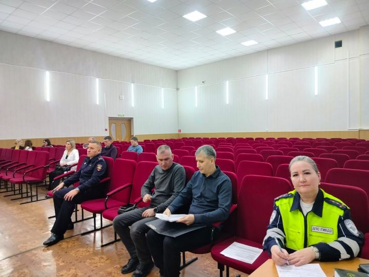 В Агрызе состоялось совещание по вопросам дорожного сервиса