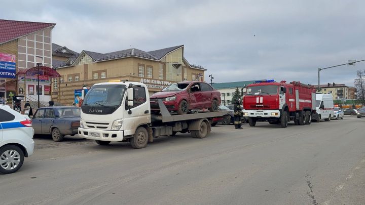 «Жизнь бесценна»: в Агрызе автопробегом почтили память жертв ДТП
