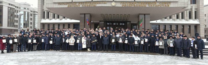 Два поселения Агрызского района получили новые автомобили