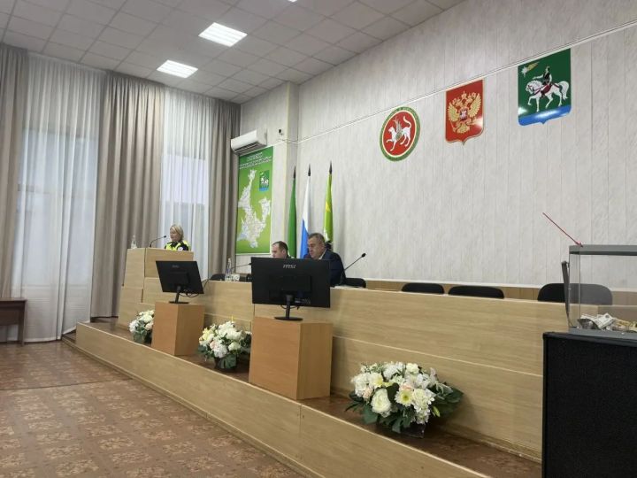 В Агрызе состоялось районное совещание, посвященное обеспечению безопасности на дорогах