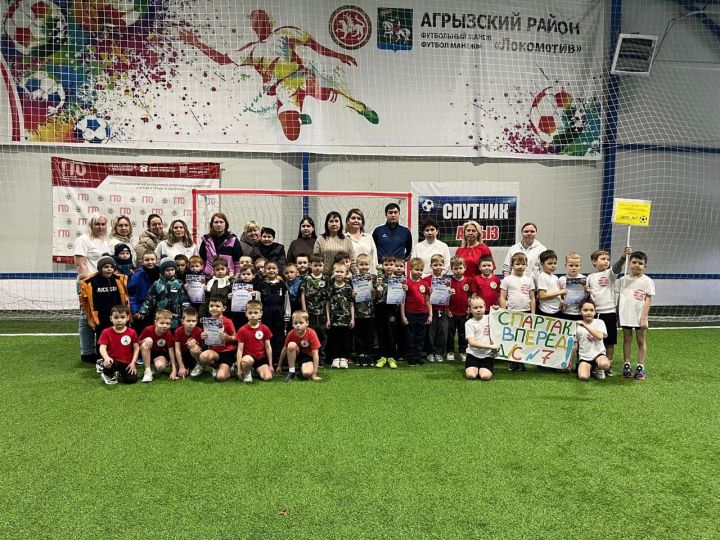 В Агрызском манеже прошел турнир по мини-футболу «Спорт и армия – едины 2025»