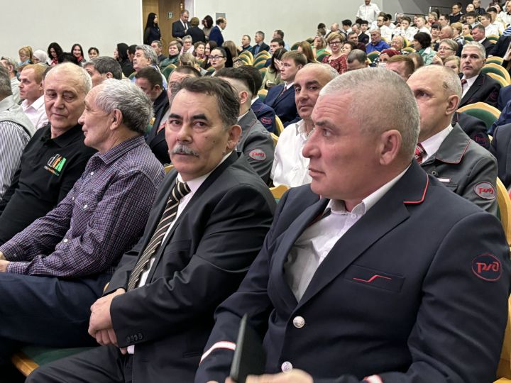 В Агрызском дворце культуры состоялся праздник, посвященный Дню машиниста