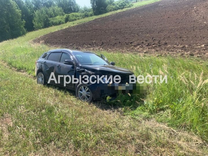 Водитель ВАЗа попал в больницу после лобового столкновения в Агрызском районе