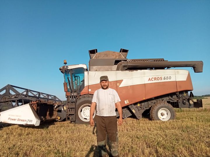 Илнар ШӘЙХЛИСЛАМОВ:“Шәһәрдә дә яшәп карадык, тик авыл үзенә тартып кайтарды”