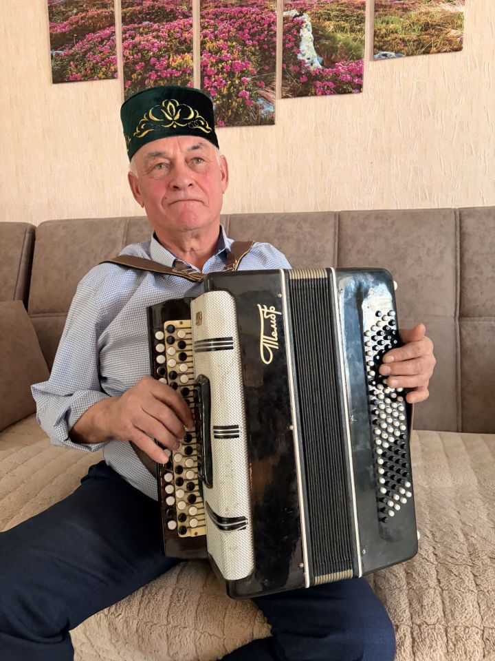 Яшьлек хыялым чынга ашмаса да, мин – гармунчы