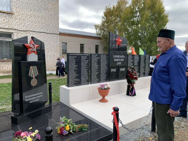 В селе Кучуково открыли памятник труженикам тыла и детям войны