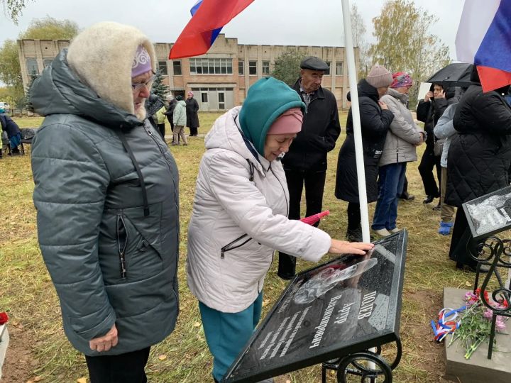 В Салаушах открылась Аллея героев