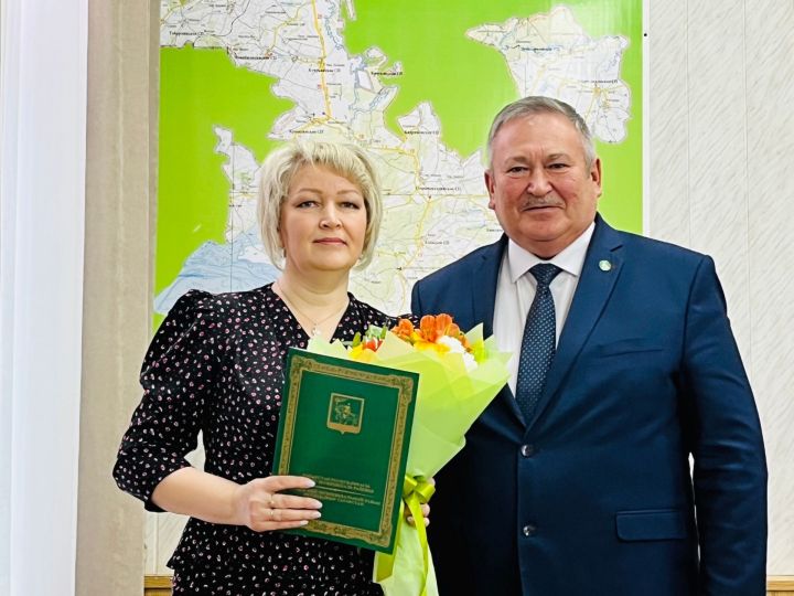 В администрации района состоялось награждение за заслуги в профессиональной деятельности