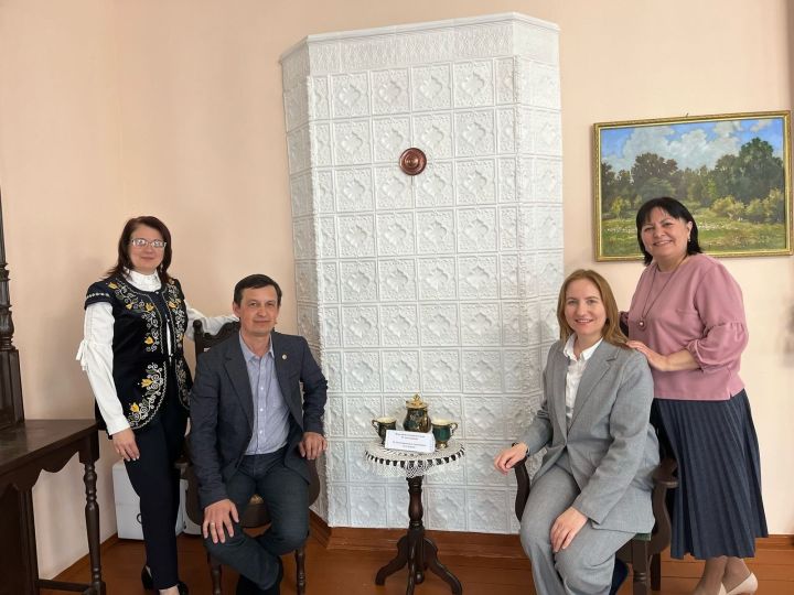 Сораштыру: исемеңне кемнәр куйган