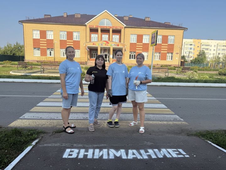 В Агрызе на пешеходных переходах появились предупреждающие надписи