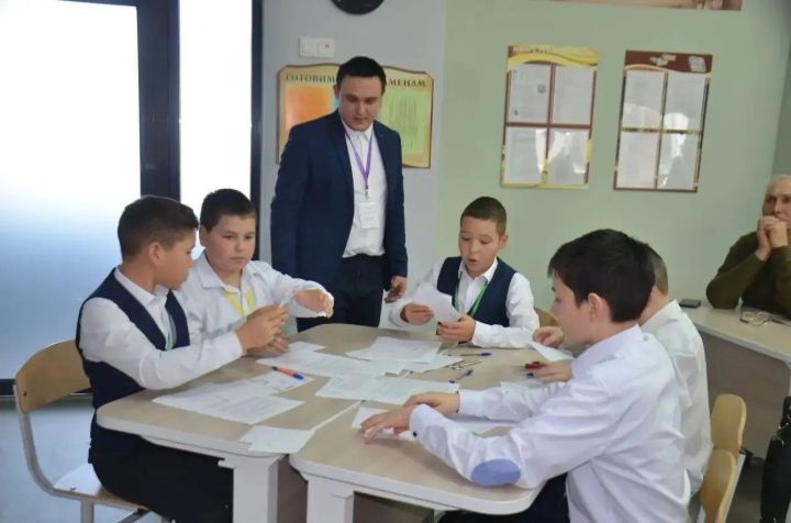 Утвержден список победителей конкурсного отбора на предоставление денежного поощрения лучшим учителям