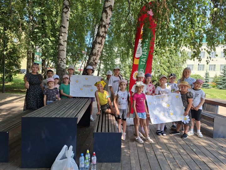Участники библиолагеря «Книжная радуга» приняли участие в фестивале «Солнышко в ладошках»