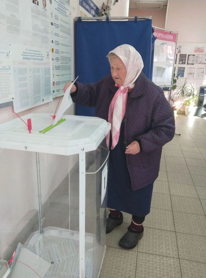 99-летняя жительница Варклед-Бодьи проголосовала одной из первых в Агрызском районе