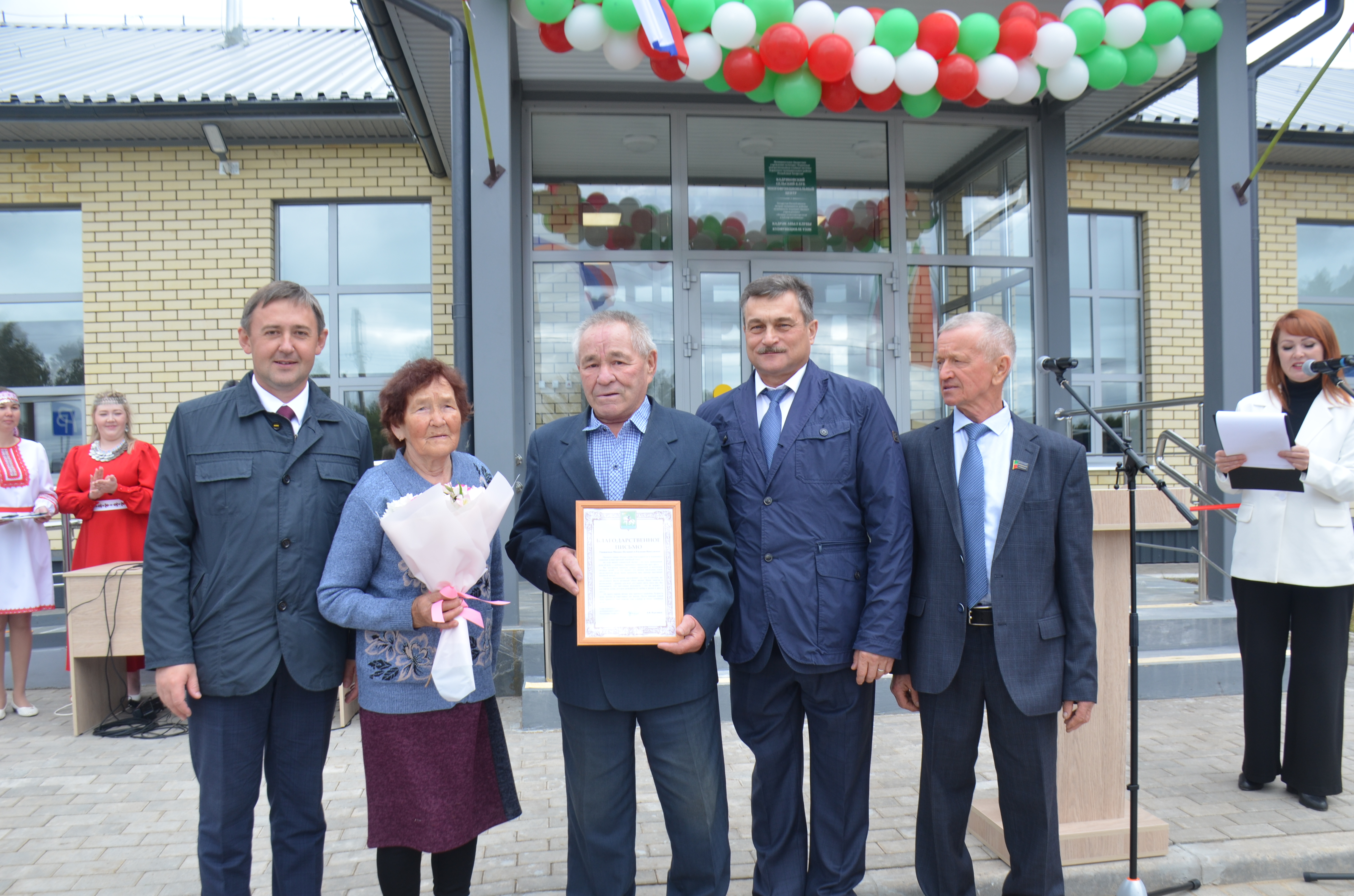 БӘЙРӘМДӘ 64 ЕЛ БЕРГӘ ЯШӘҮЧЕ МИХАИЛ–ЕВДОКИЯ ПЕТРАЕВЛАР ГАИЛӘСЕ ХӨРМӘТ­ЛӘНДЕ