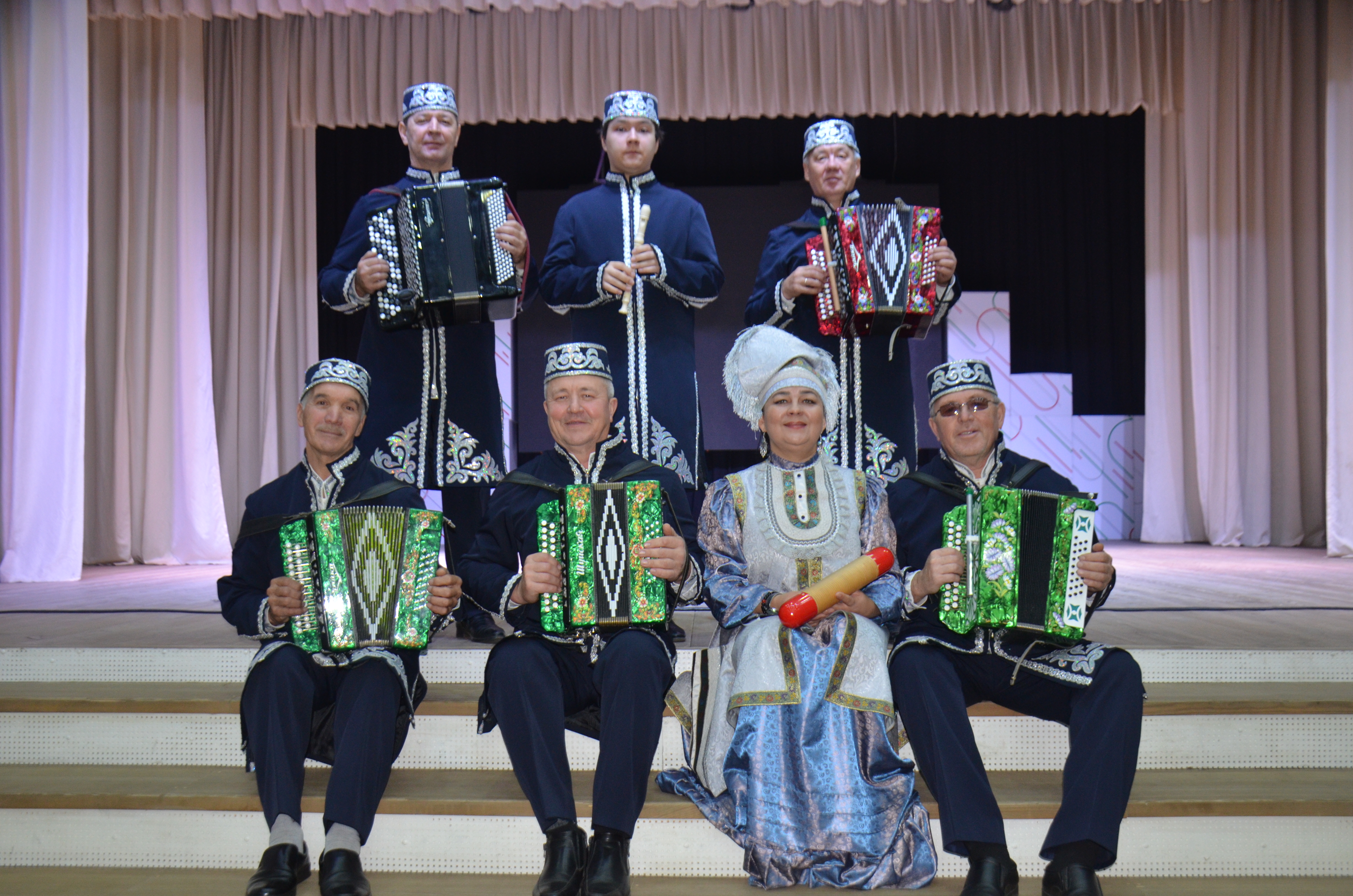 НАРОДНЫЙ АНСАМБЛЬ «КӨМЕШ ТЕЛЛЕ ГАРМУН» ПРИ РАЙОННОМ ДОМЕ КУЛЬТУРЫ. / ФОТО М.ЯГЪФАРОВОЙ