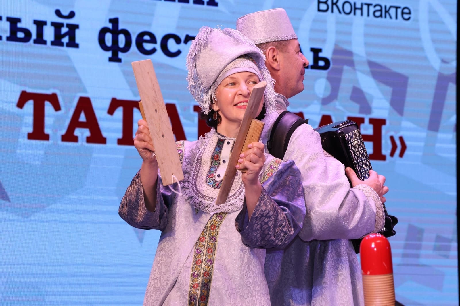 Район мәдәният йорты каршында эшләүче “Көмеш телле гармун” халык ансамбле