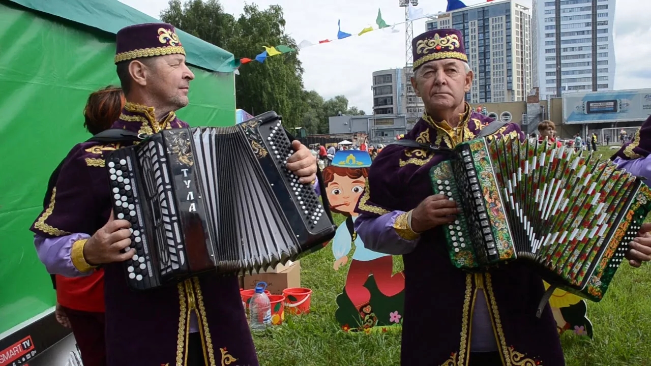 Район мәдәният йорты каршында эшләүче “Көмеш телле гармун” халык ансамбле