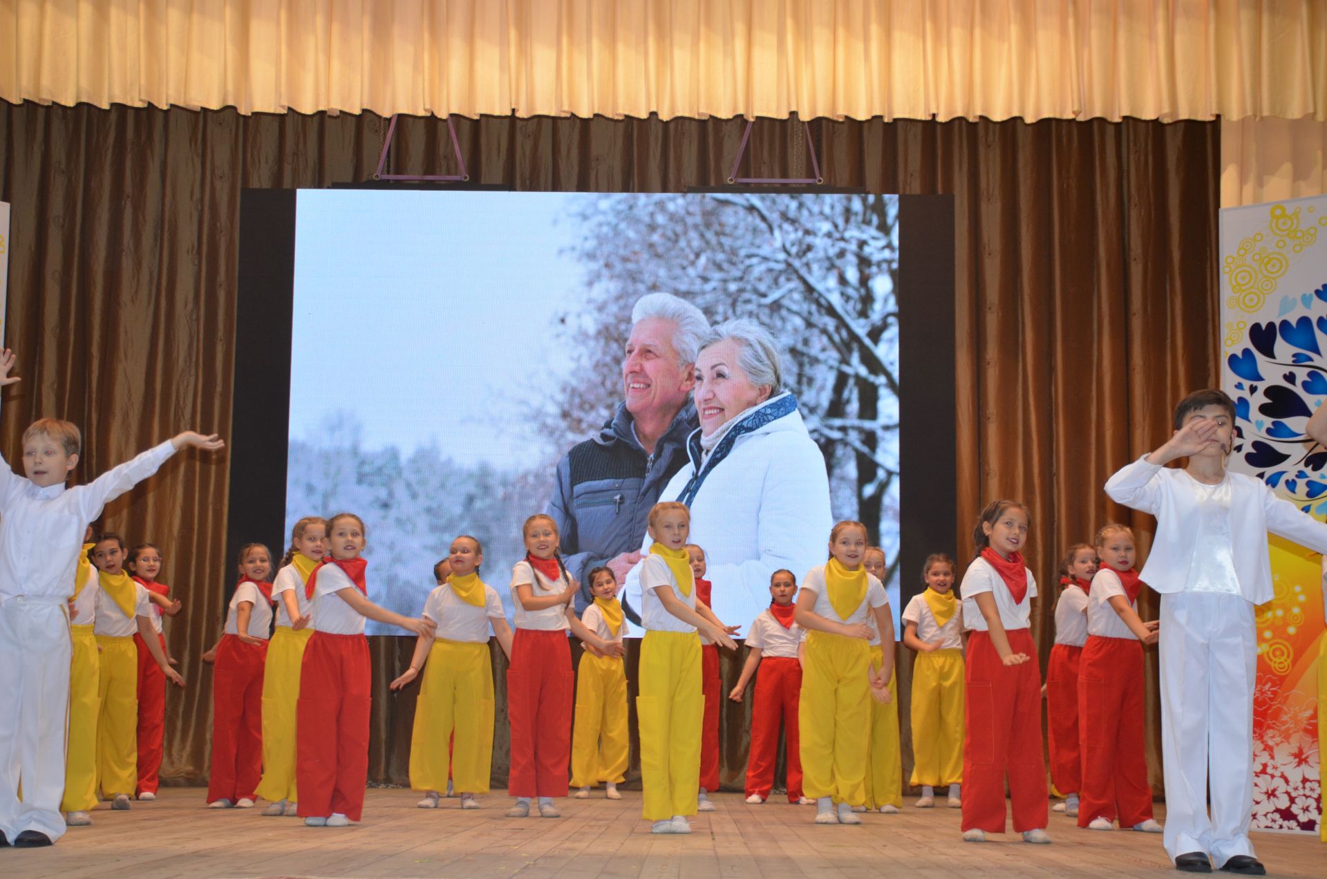 Праздник в честь Дня пожилых.