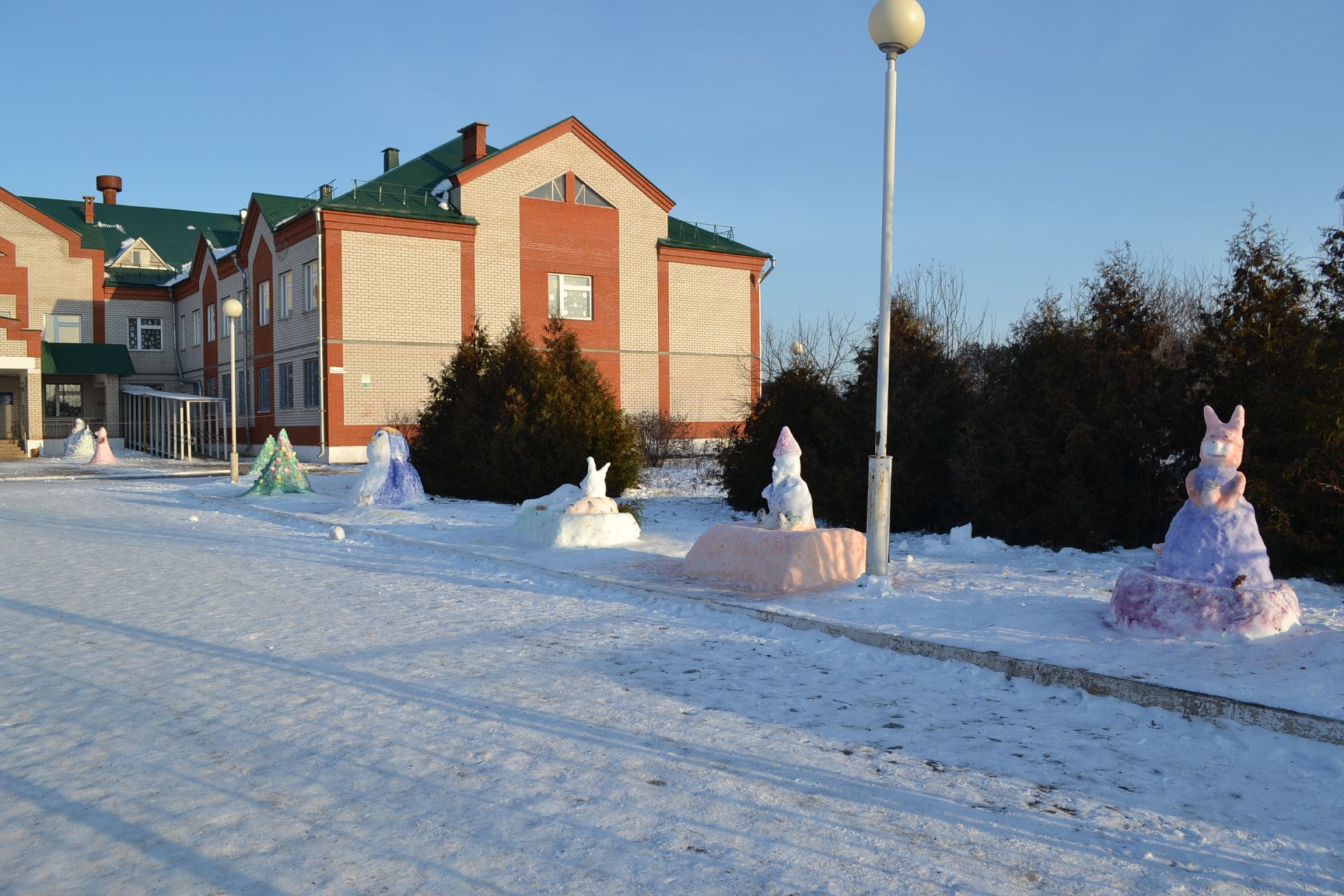 Тирсәдә шәхси хуҗалыклар кар сыннары ясаганнар