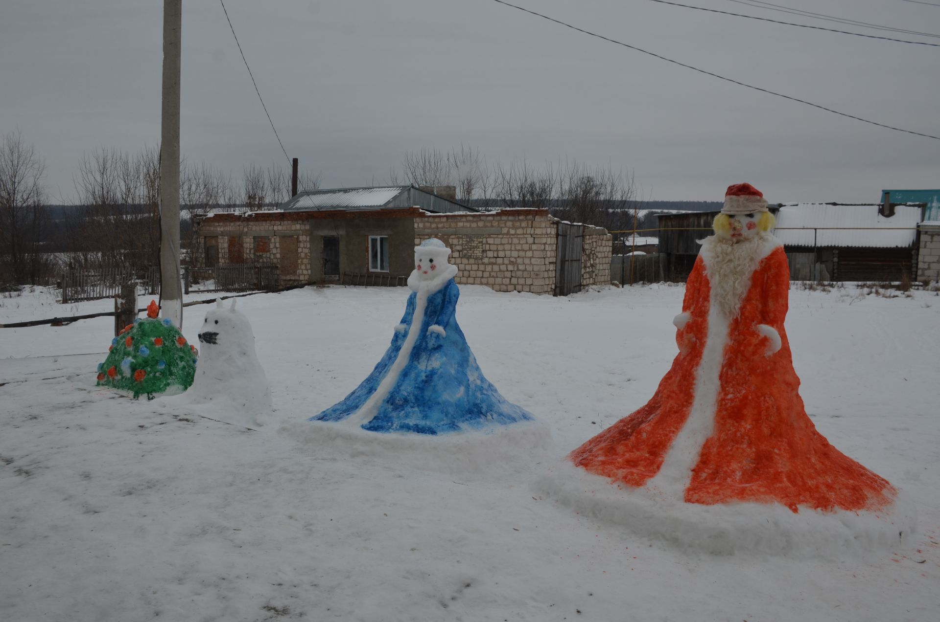 Кодашта шәхси хуҗалыклар да кар сыннары ясаганнар