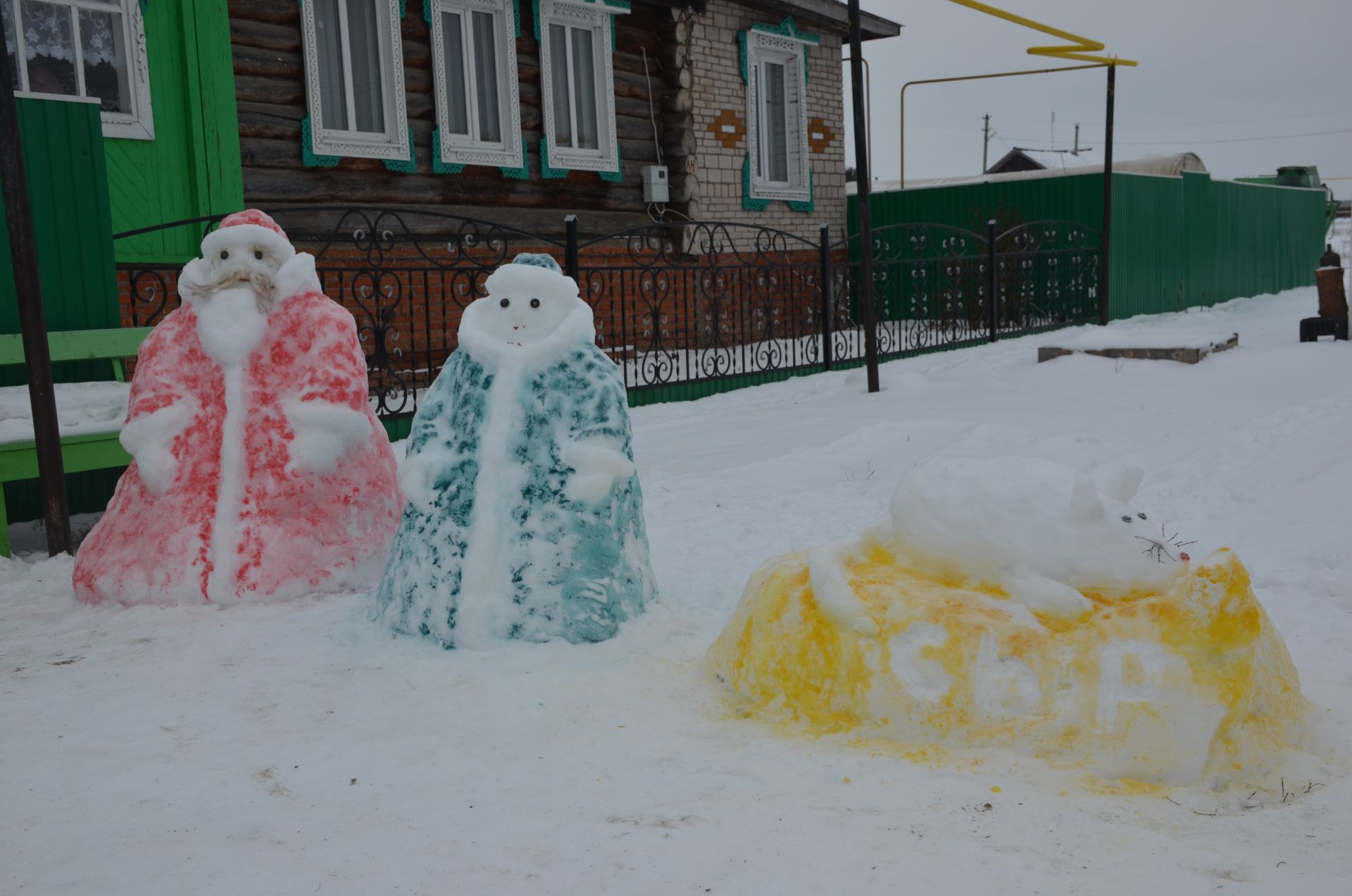 Кодашта шәхси хуҗалыклар да кар сыннары ясаганнар