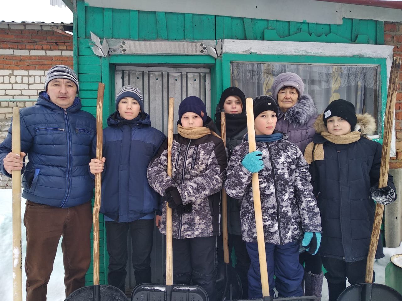 Воспитанники приюта "Ласка" провели акцию "Помощь рядом"