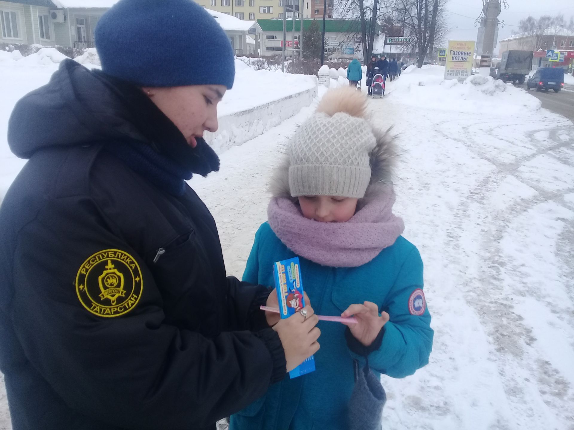 Активисты центра «Форпост» провели акцию "Телефон доверия"