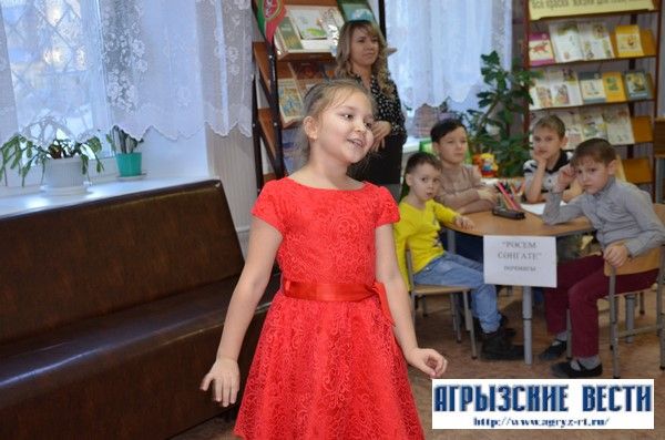 Балалар китапханәсендә әниләр һәм балалар 8 Март бәйрәменә җыелдылар