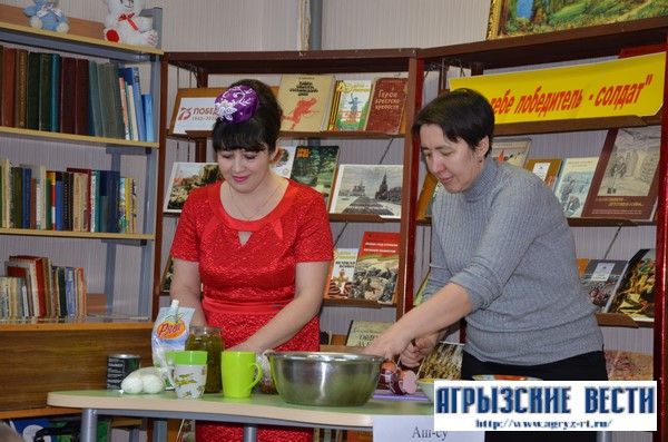 Балалар китапханәсендә әниләр һәм балалар 8 Март бәйрәменә җыелдылар