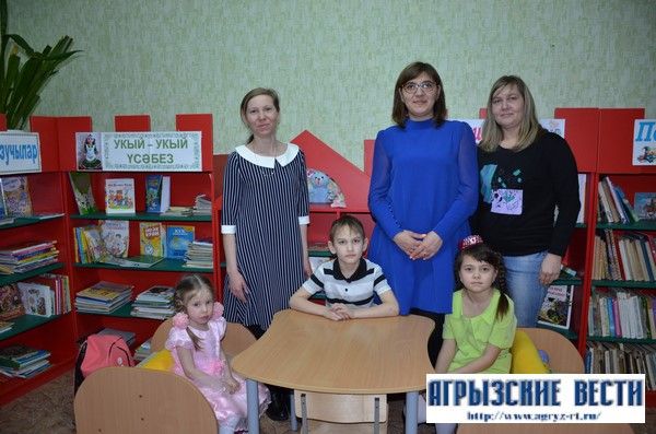 Балалар китапханәсендә әниләр һәм балалар 8 Март бәйрәменә җыелдылар